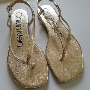 Thong flat sandals